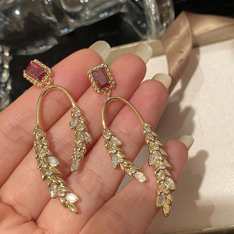 Orecchini Vintage a Forma di Pera con Perle e Intarsi di Diamanti - Stile Retrò, Lusso Leggero, Design di Alta Gamma