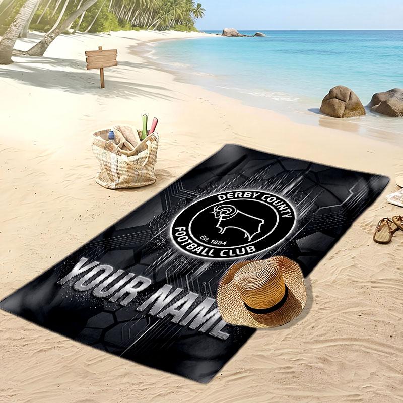 Derby County Gepersonaliseerde Bedrukte Strandlaken Voetbal Logo Steun Aangepaste Naam Tekst Absorberend Handdoek Voor Sport Reizen Speciaal Cadeau