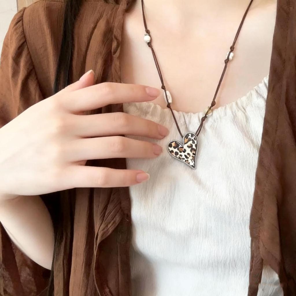Korean High-End Silver Heart Necklace - Trendy, Fashionable, Versatile Design