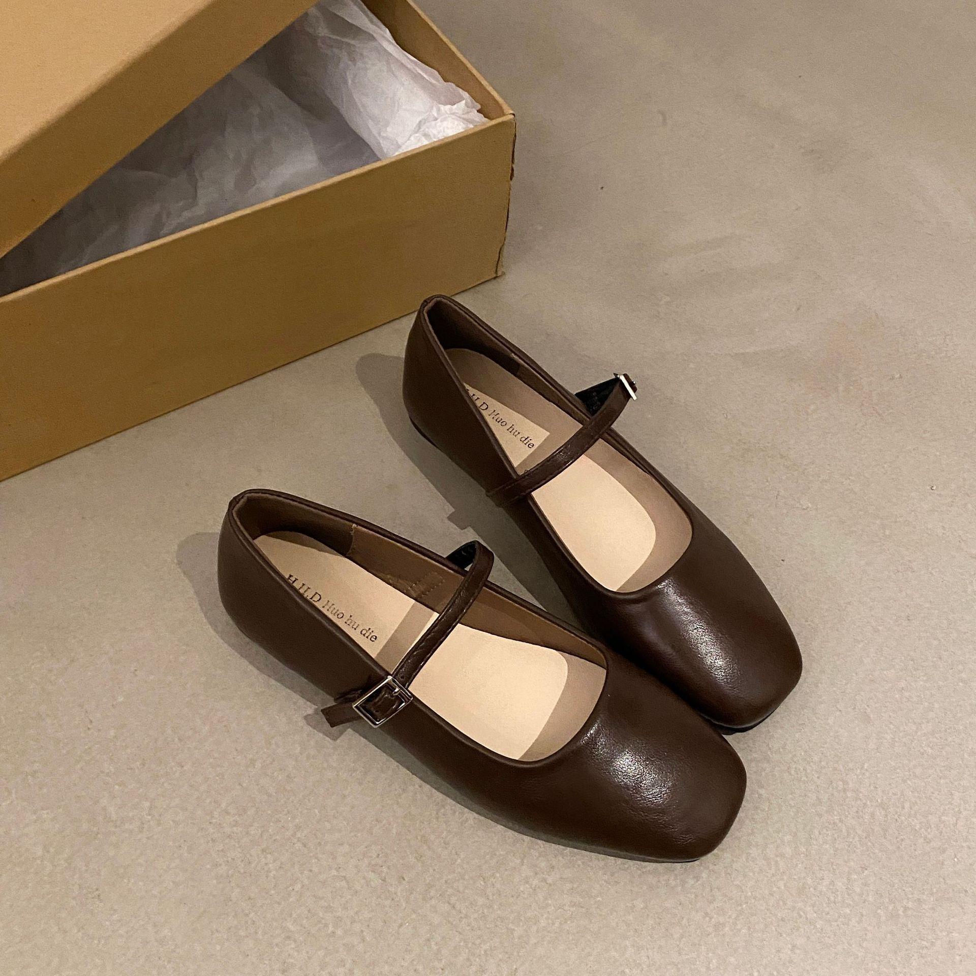 

French square head shallow mouth single shoes women s 2025 new with skirt evening breeze gentle shoes soft flat Mary Jane small leather shoes 40 коричневий