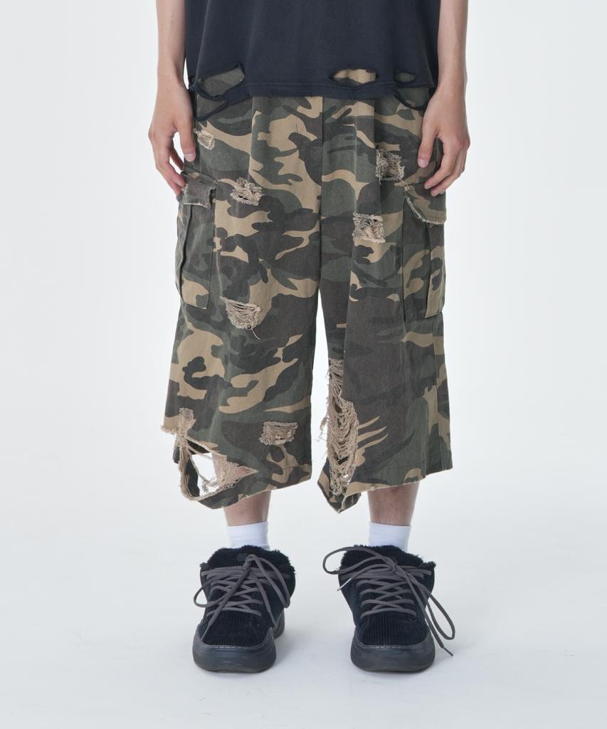 MANHATTAN PROJECT Distressed Washed Bermuda Pants Camo