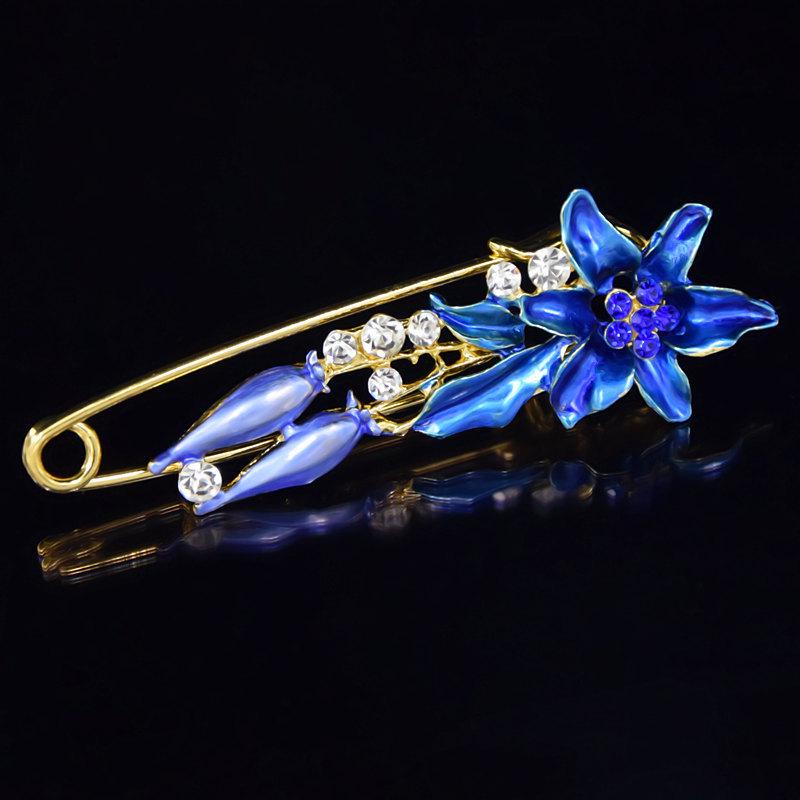 Elegant Tulip Flower Oil Painting Brooch: Versatile Pin for Dress, Scarf, or Sweater