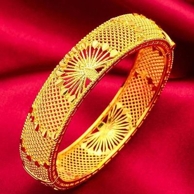 Vietnamesisches Sandgold Pfauenarmband: Luxuriöses Design mit offener Schnalle, vielseitig und stilvoll.