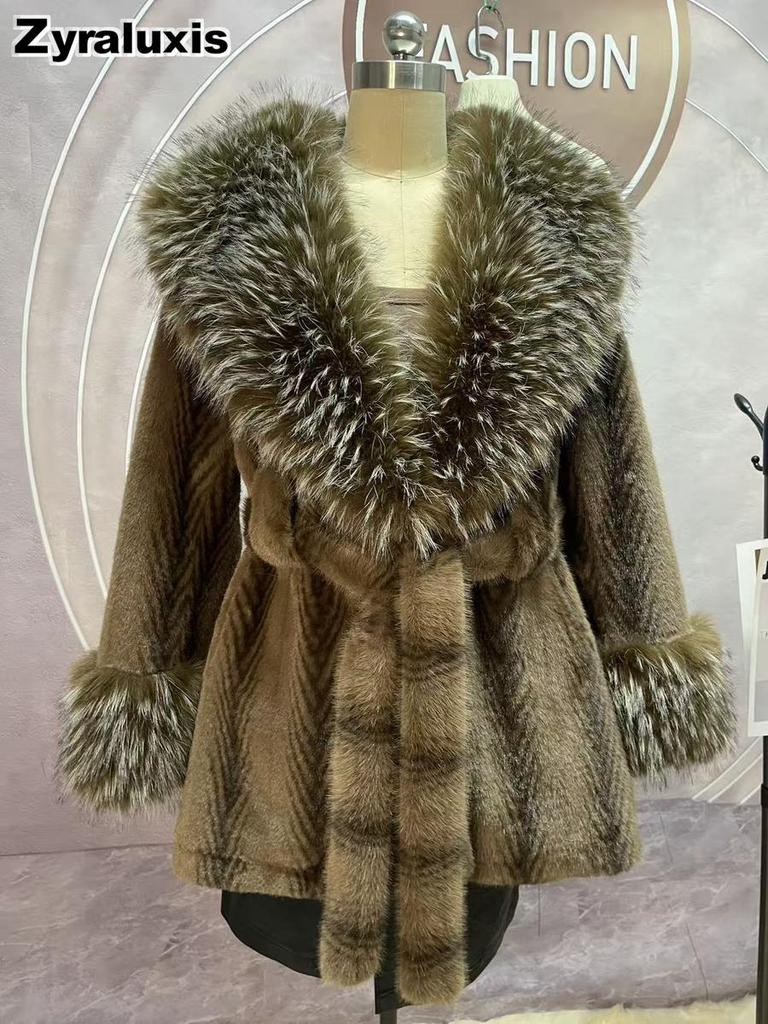 Women's Leopard Print Faux Fur Coat with Wide Collar and Slim Fit for Winter Formal Wear