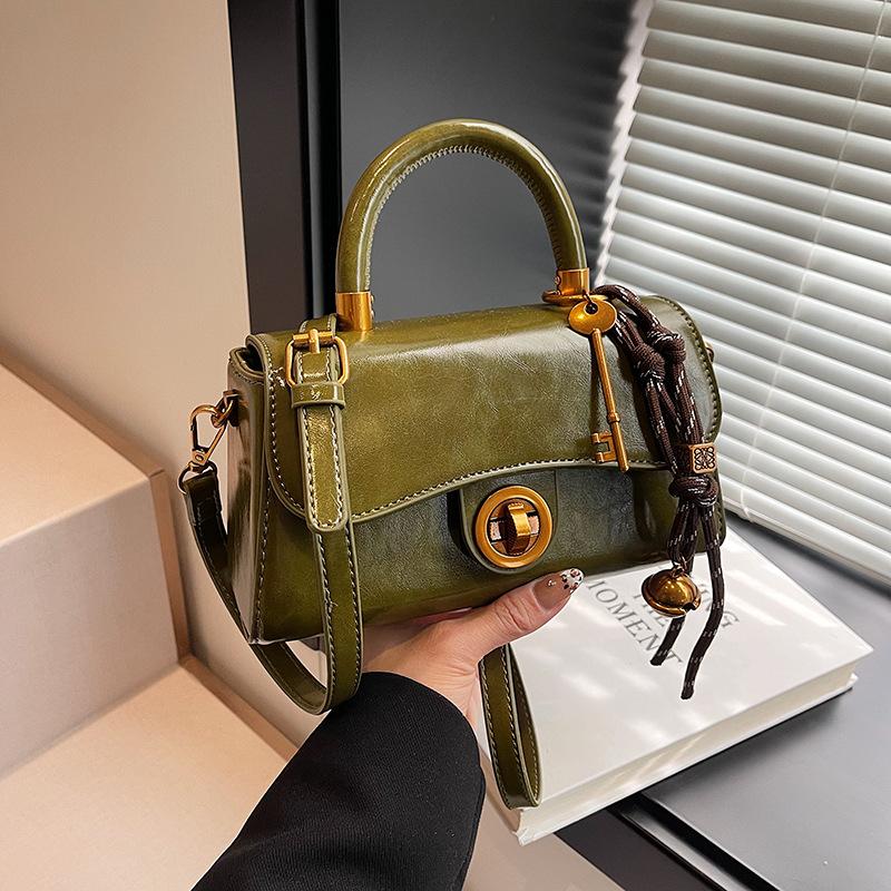Autumn and Winter Portable Commuter Bag Women's 2025 New Trendy Retro Small Square Bag Versatile Multi-functional Shoulder Messenger Bag Tide