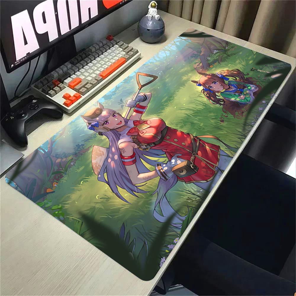 Nouveau Tapis de Souris Anime Umamusume Pretty Derby Tapis de Souris Clavier Grand Dessin Animé Mignon Oguri Cap Tapis de Bureau PC Gamer Impression Tapis de Table