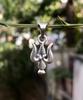 Pendente in Argento Sterling 925 Lord Shiva Shiv jis Trishul Tridente, Da Indossare, Per Tempio, Puja 1,65 g, 25 mm Gioielli Fatti a Mano, Artigianali
