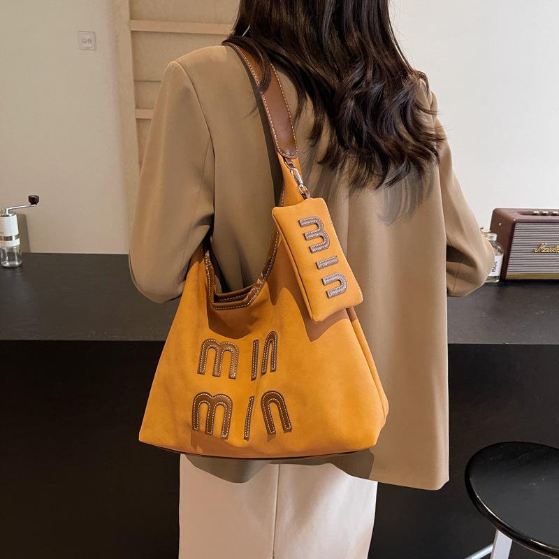 Retro suede underarm bag women's 2025 new fashion casual handbag personalized texture shoulder underarm bag