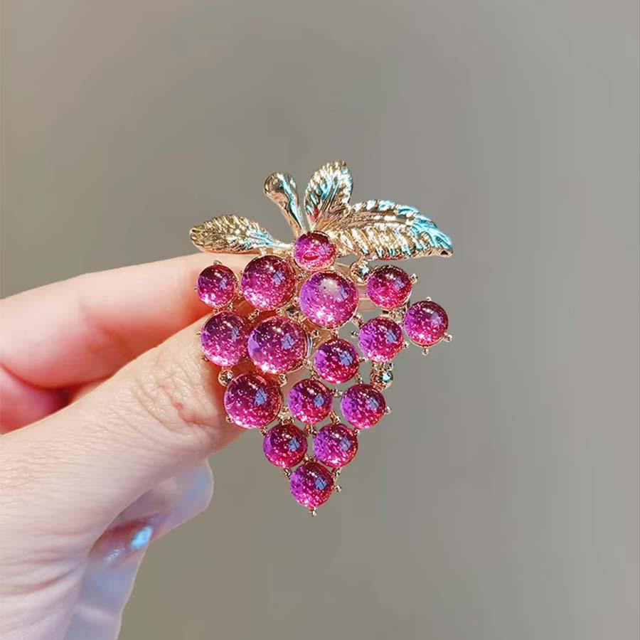 Elegant Pearl Brooch for Women's Suits - High-End Jewelry Pin