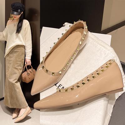 Fashion 2025Female Plus Size Gold Rivets Adult Matte Shiny Summer Beach Shoes Women's Fashion On Flats White Black Red Patchwork