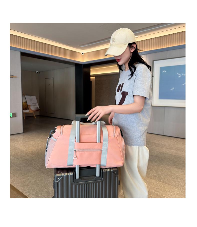 Stylish Color Block Multifunctional Yoga Sports Bag with Wet/Dry Separation, Water-Repellent Fabric, Shoe Compartment, and Handheld Design.
