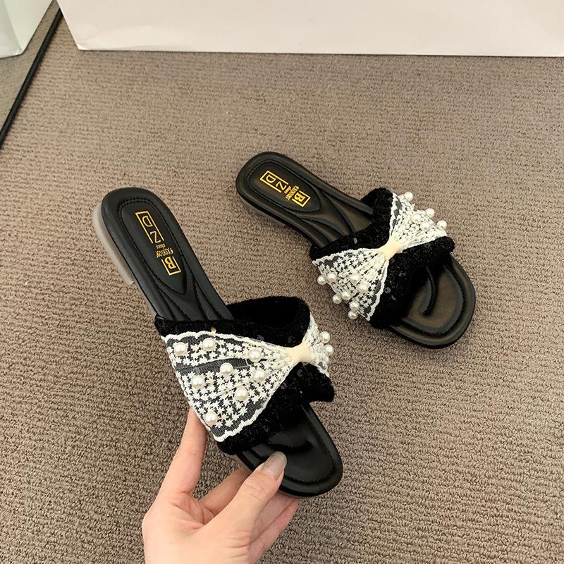 French small fragrant pearl slippers women's summer wear 2025 new fashion and leisure one-word flat-bottomed beach cool slippers
