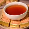 Yunnan Jindian kleiner quadratischer Ziegeltee mit schwarzen Teeblättern, klebriger Duft, Ziegeltee