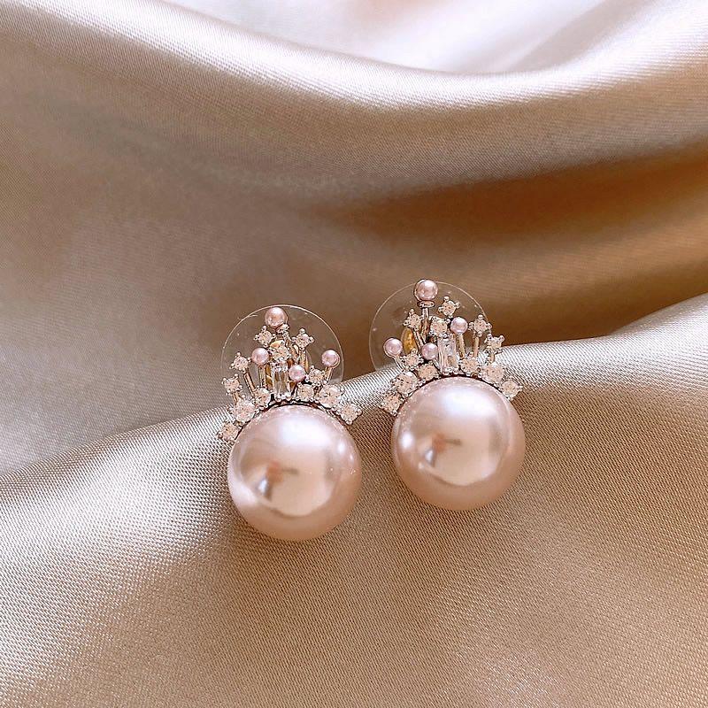 

Unique French Style Crown Pearl Stud Earrings for Women 2025 New Arrival Best Selling Fancy Stud Earrings Suitable for round Faces Earrings