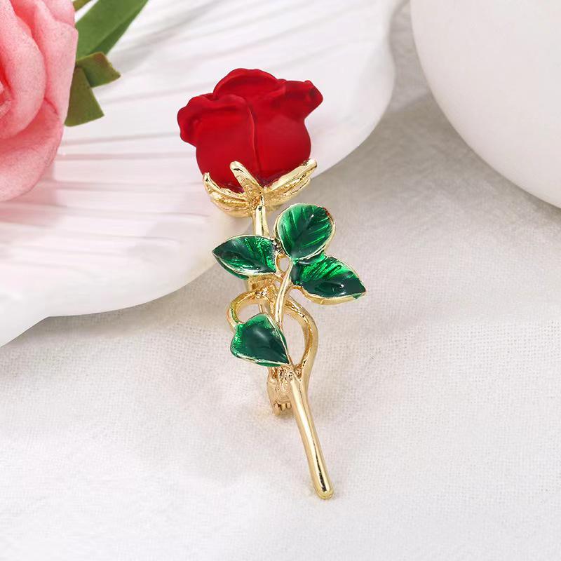 Exquisite Retro European & American Style Brooch: Unique Vintage Fashion Pin for Women - Elegant Oil Drop Design.