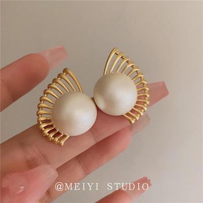 Exquisite French Metal Wing Pearl Stud Earrings – Luxury Korean Design for Women
