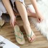 Fashion Woman Slippers Outside Sandals Flip Flops Shoes for Women Flat Top Designs Slides 2025 Trend Waterproof Easy Wears Stylish Shoe