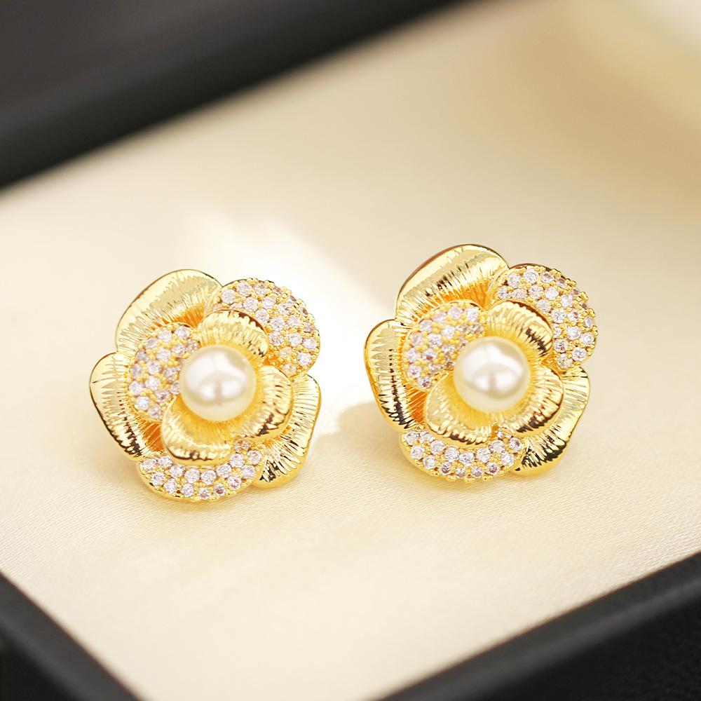 Elegant classic micro-inlaid zircon brushed rose stud earrings gold and silver pearl flower 925 silver needle earrings earrings золотой