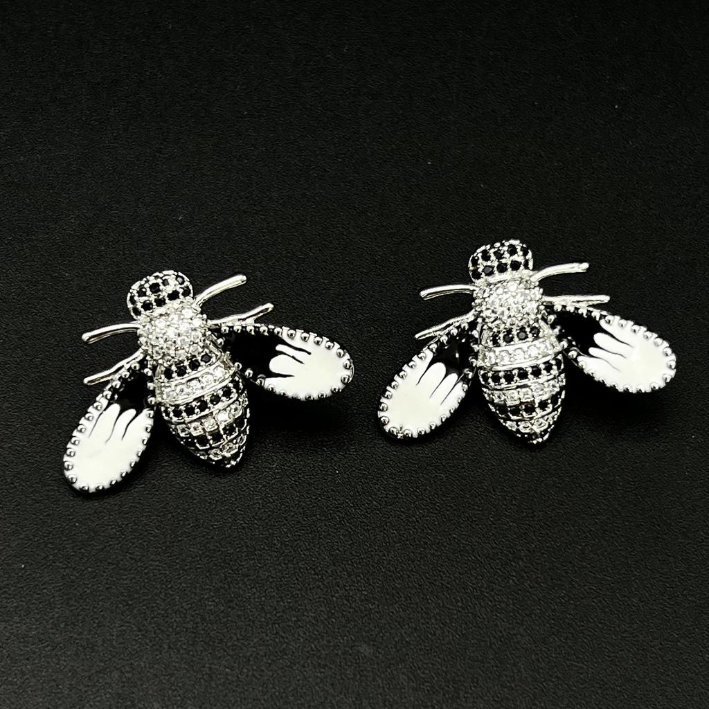Funkelnde Zirkon-Ohrstecker mit Biene und Kleeblatt für Damen