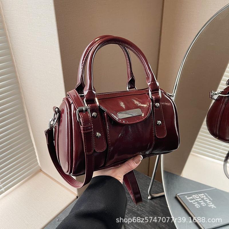 

Super hot small bag women s autumn and winter 2025 new women s one-shoulder crossbody pillowcase is a versatile hand-held work bag