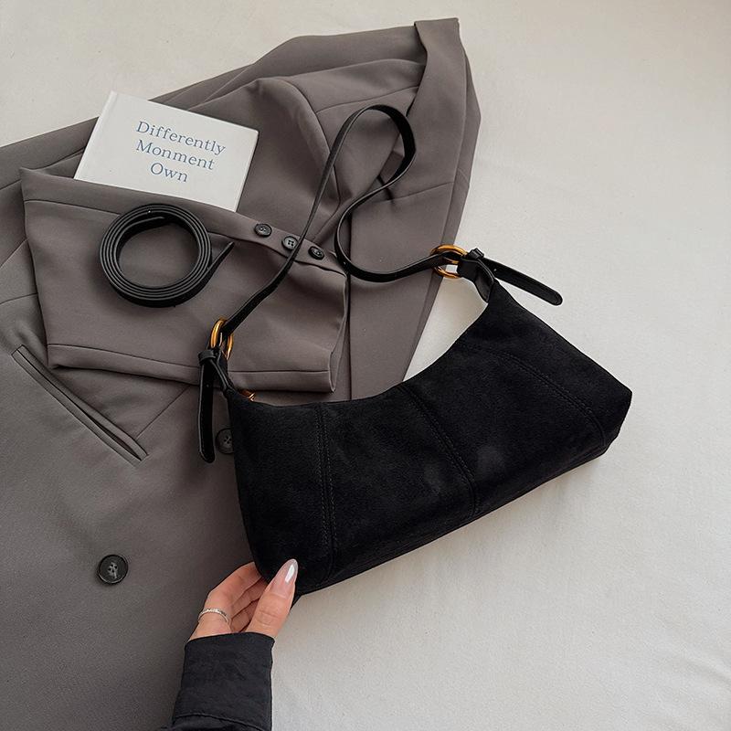 

French foreign style personalized underarm bag women s 2025 autumn large-capacity casual simple high-value shoulder messenger bag чёрный