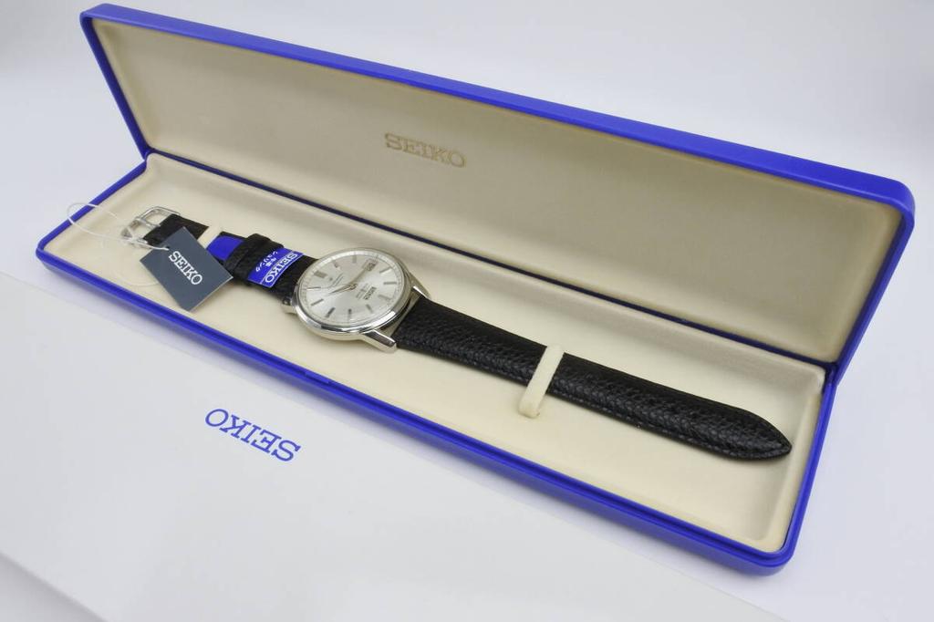 example of the same model number as the 1964 Tokyo 1965 SEIKO Sportsmatic Weekdater 26 Jewels Movement Automatic Wristwatch Rare Olympics Gold-tone