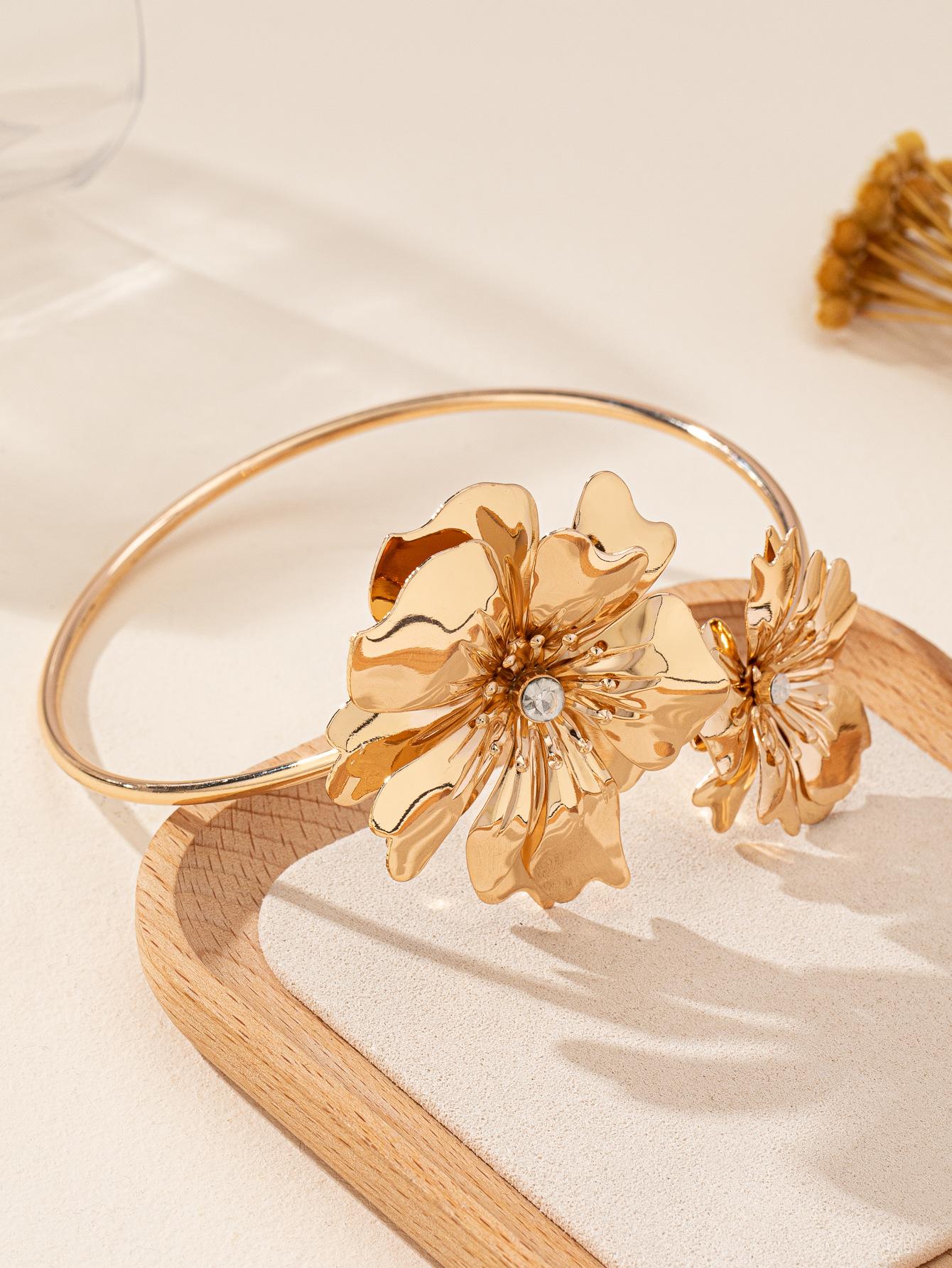 

Elegant Temperament, Sweet And Cool Style, Flower Arm Bracelet, Female Niche, High-End Party Bracelet золотий