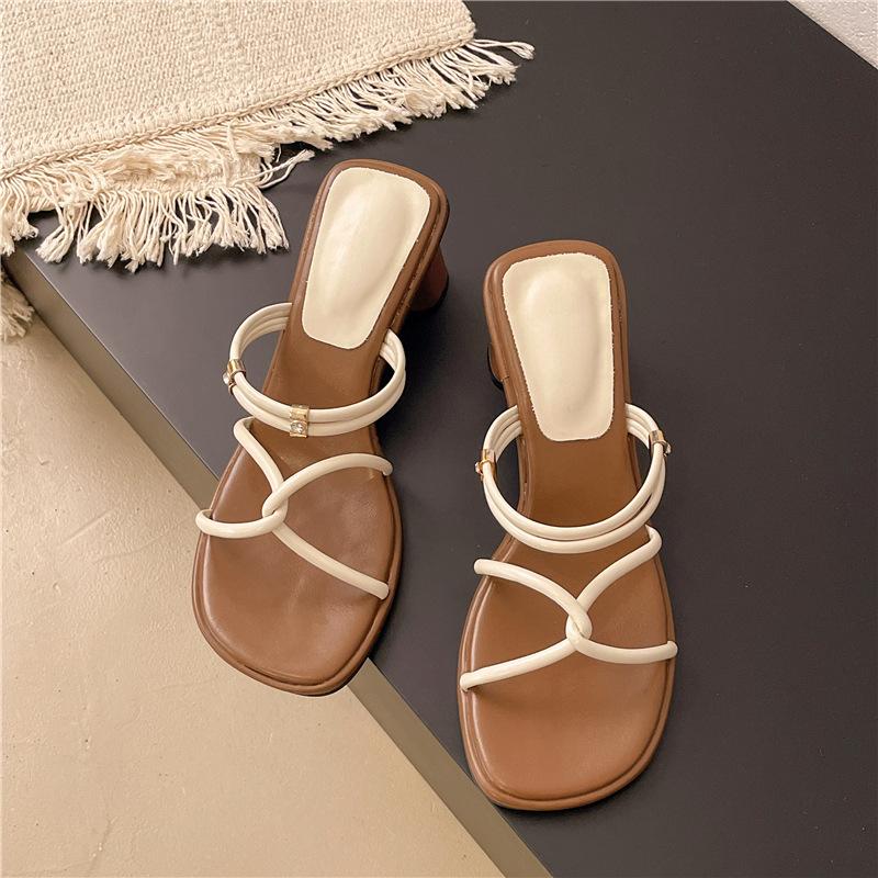 Square Head Slope Heel Pinch Foot Women's Flip-flops 2025 Spring and Summer New Casual Wear Fashion Versatile Temperament Sandals