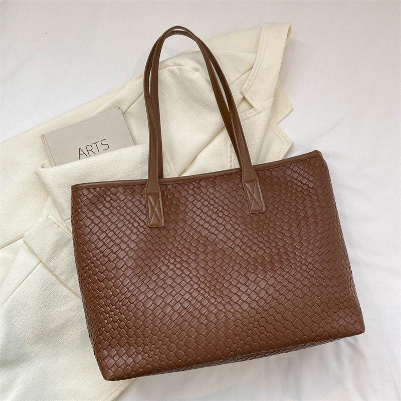 

Новая сумка-тоут с плетеным узором осень-зима 2025, на плечо, большая вместимость, женская сумка, поддержка большого количества смешанной оптовой торговли коричневый