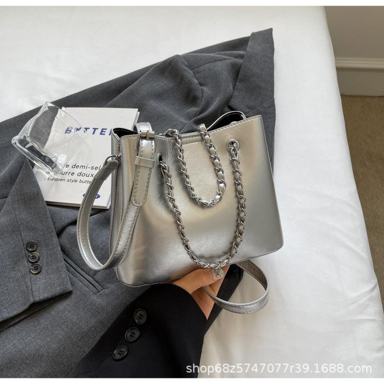 Simple Texture Chain Bucket Bag Women's 2025 New High-end Niche Versatile Crossbody Bag Fashionable Commuter Bag
