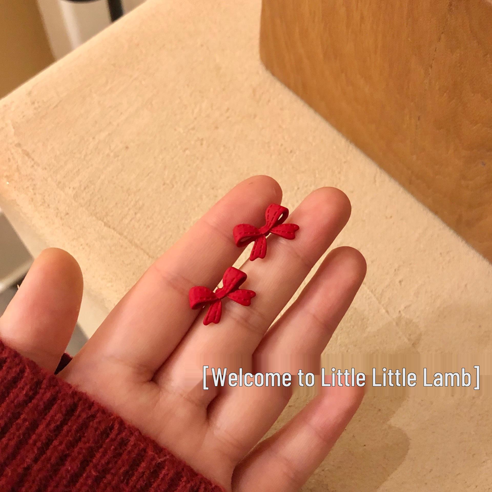 

Трендовые серьги 2024 года из бордового бархата с розовым жемчугом: Ретро стиль Гонконга для осени и зимы