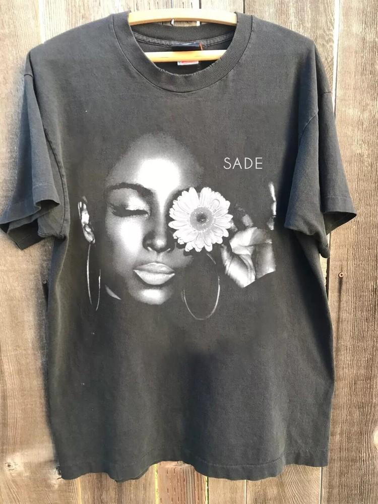 

Графическая футболка Sade, Унисекс футболка с коротким рукавом Sade Adu Album, Цвет: Угольный, Размеры: S-5XL XXL