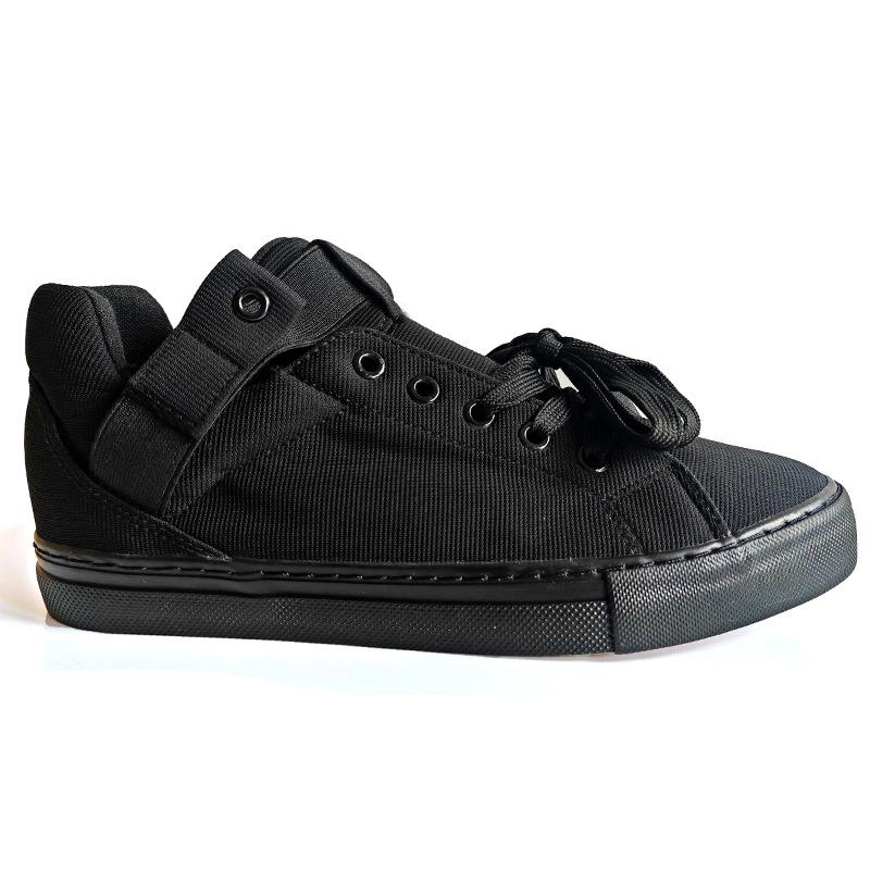 Men's Trendy All-Black Canvas Sneakers for Summer, Work, and Skateboarding.