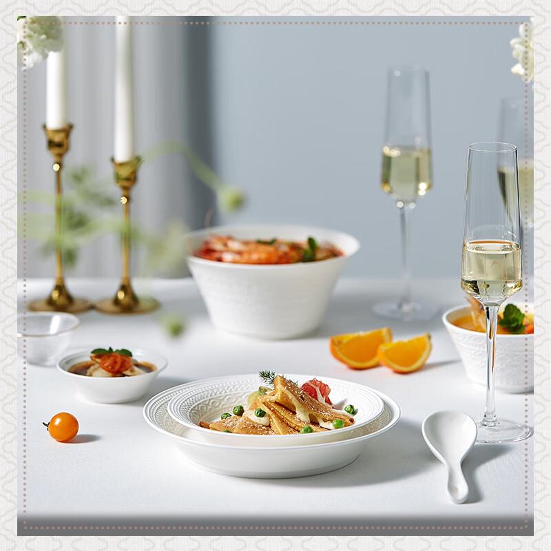 Magoront Ruyi Embossed Bone China Dinnerware Set