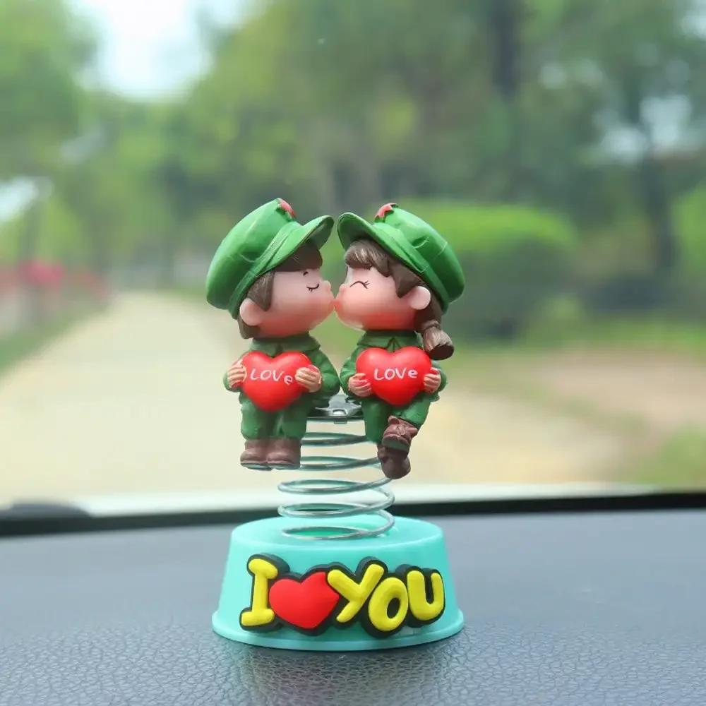 Bonito desenho animado casal primavera balançando a cabeça painel do carro boneca ornamento decoração interior do carro acessórios para presente