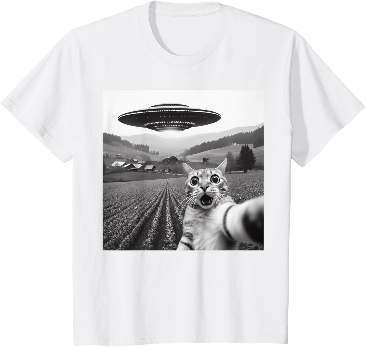 Cat Selfie with Alien UFO Funny Cat Gifts for Men Women T-Shirt XL