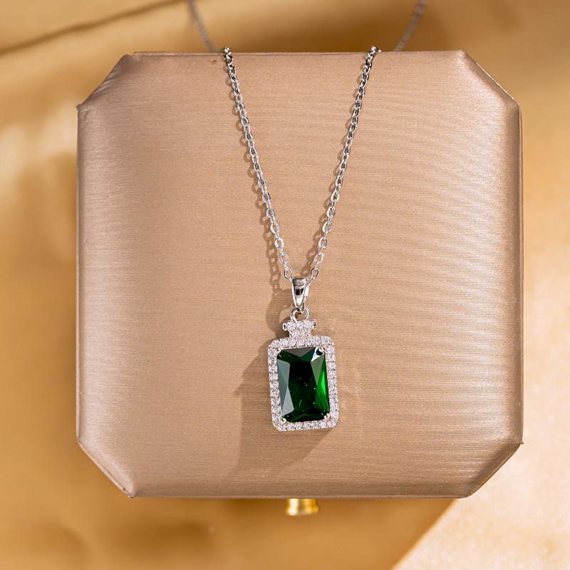 Golden Luxury Diamond Titanium Steel Necklace Women Fashion Slim Waist H Pendant Collarbone Chain