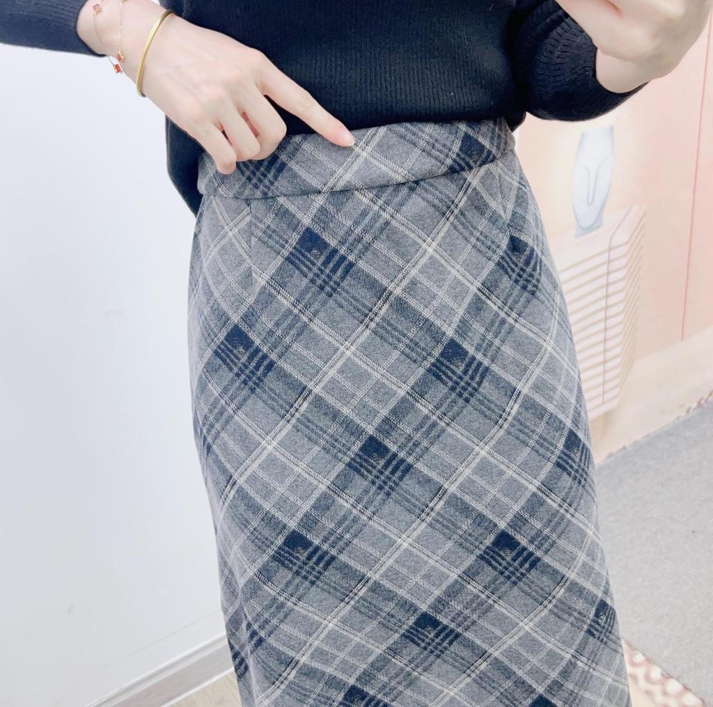 Spring 2026 High-Waisted Plaid Slimming Woolen Over-the-Knee Skirt