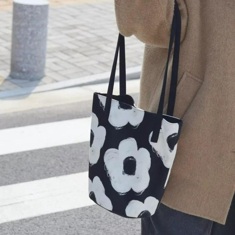 Large Capacity Fashiable Printed Canvas Bags, Unisex, College Style Casual Versatile Shoulder Bag, Suitable for Commuting