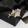 Retro Flower Pearl & Diamond Alloy Brooch Pin