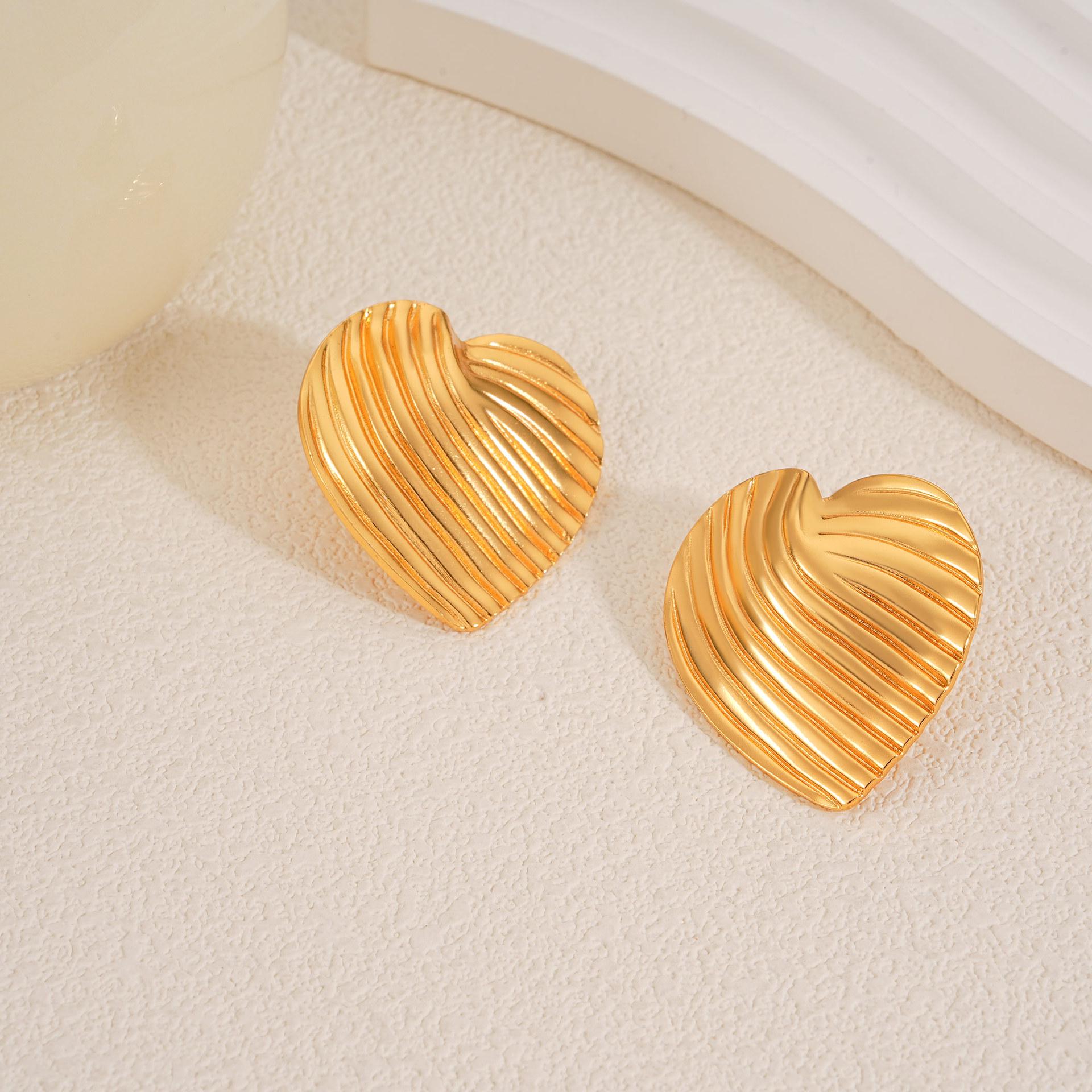 

Gold Heart Stainless Steel Earrings for Women - 18K Fashionable Daily Wear золотой