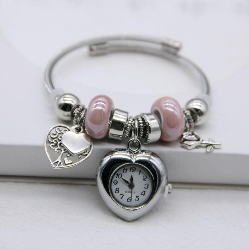 1Pc Korean Version of Fashion Creative Beaded Love Pendant Bracelet Watch Female, Trendy Fashion Open Bracelet Watch Quartz Watch