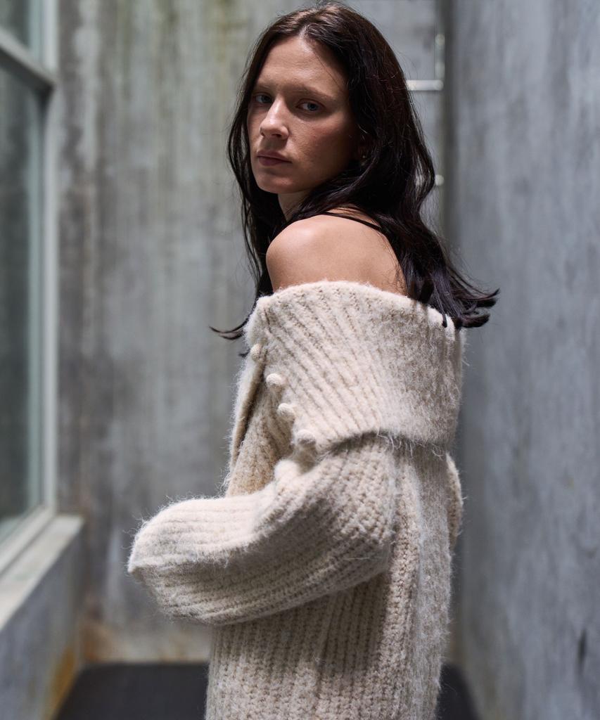 GRIDAJ Mohair Off-Shoulder Loose Fit Pullover_Beige