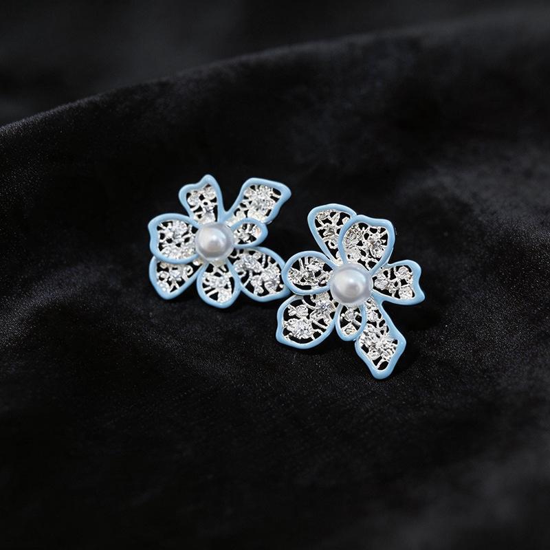 Silver Needle Pearl & Hollow Flower Stud Earrings - High-End Fashion Accessories for Women