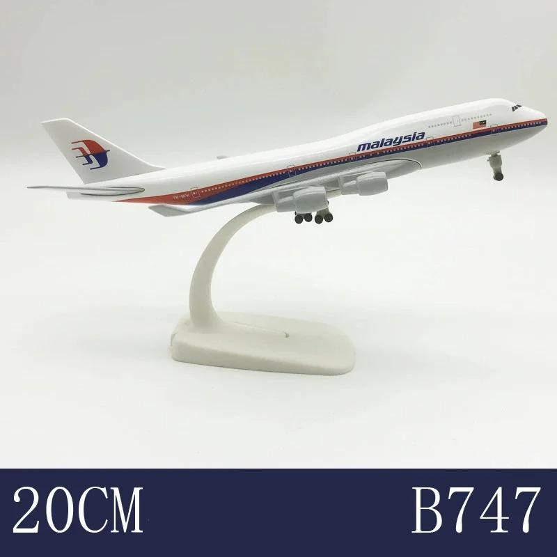 1/300 B747 Malaysia Airlines Model Plane 20cm Metal Die-cast Airplane Toys Landing Gear Hobby Aircraft Collected Gift By Aviation