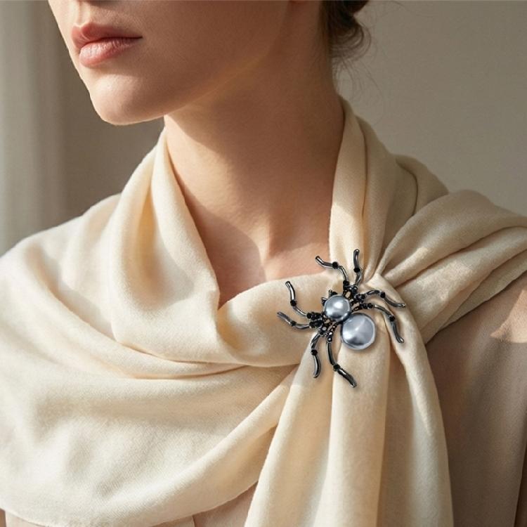 Exquisite Animal Brooch Including Rhinestones and Pearls Accent Lapel Pin for Unisex Wear Halloween Party Decoration