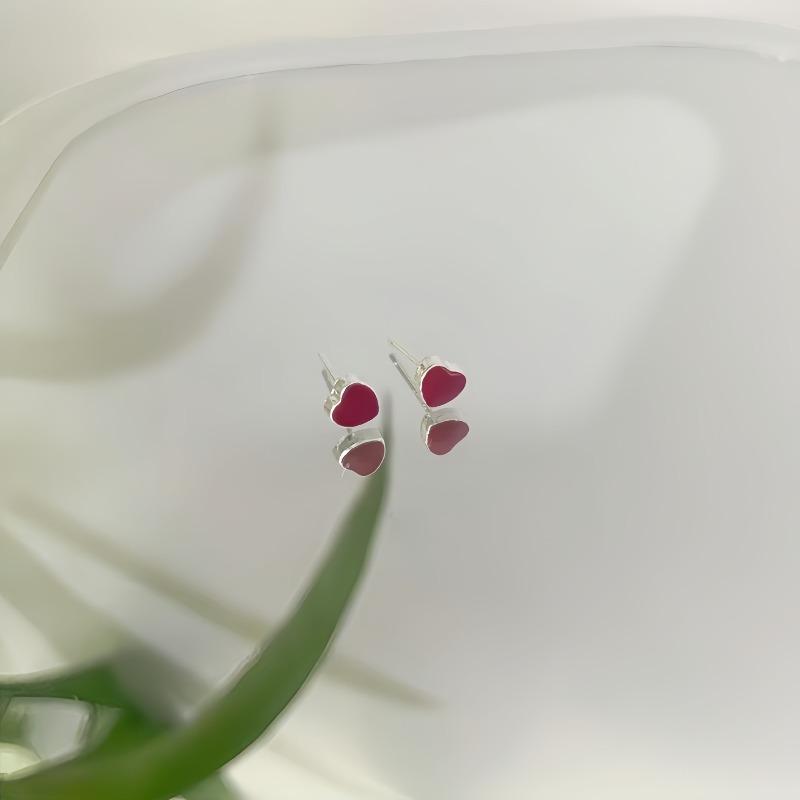 Silver Needle Red Four-leaf Clover Stud Earrings for Women, A Unique and Small-scale Design Pair of Earrings, Heart-shaped Jewelry.