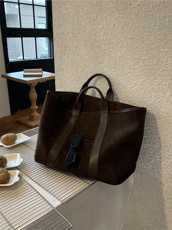 Borsa a mano da donna retrò in camoscio, capiente, alla moda, autunno/inverno 2025