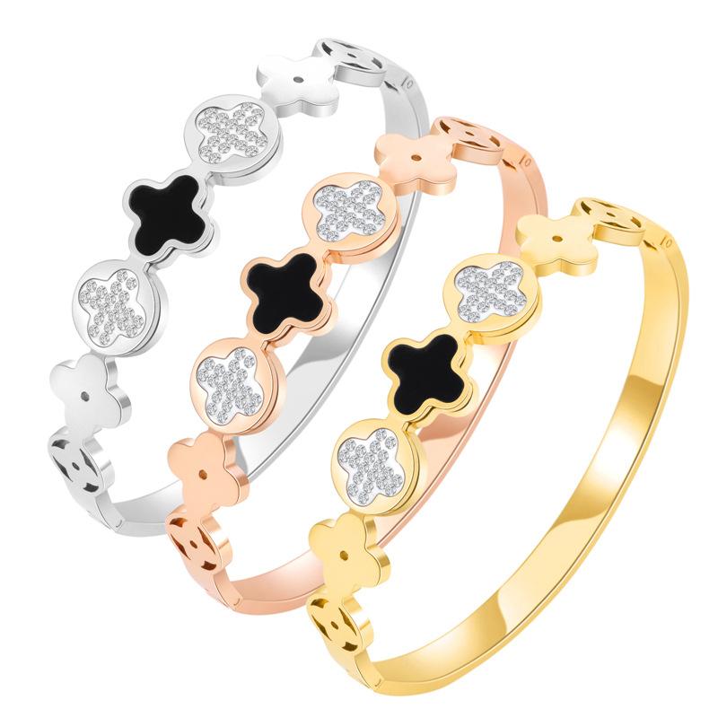 Pulseira de aço inoxidável versátil em ouro rosa, dupla face, trevo de quatro folhas, incrustado com diamantes, design de pulseira aberta, banhado a ouro, não desbota
