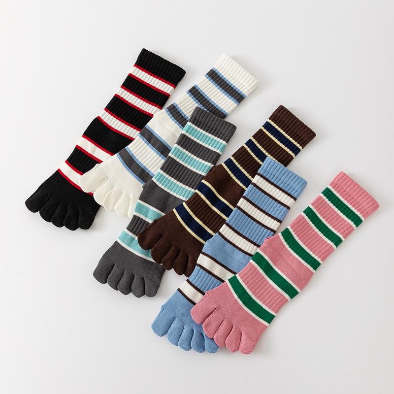 Chaussettes de Yoga à Cinq Orteils Décontractées Rayées d'Intérieur Entraînement Pilates Chaussettes Antidérapantes en Silicone Femmes Professionnel Fitness Danse Chaussettes de Sport